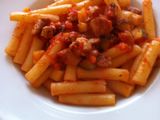 Pasta con trocitos de carne y calabacín a la Marimar