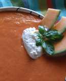 Sopa fría de tomates, melón y requesón