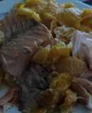 Salmón borracho al horno en colchón de mandarinas