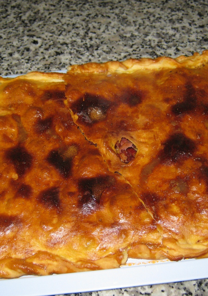 Una foto de Empanada de panceta y chorizo