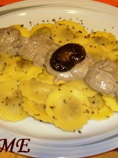Una foto de Pasta de girasoles con salsa de setas