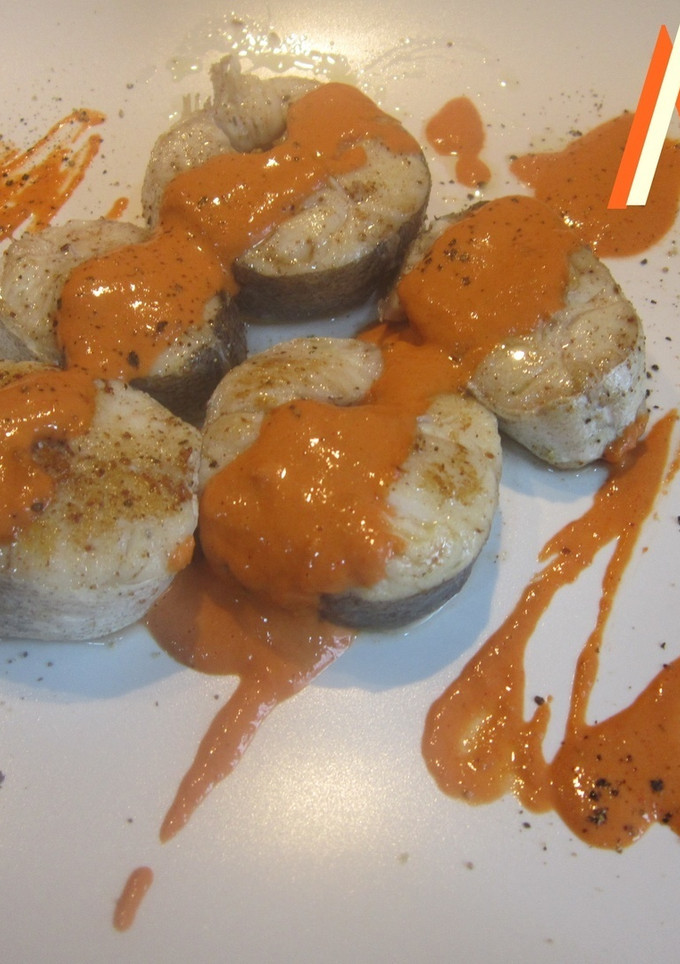 Una foto de Merluza con salsa de gambas al coñac