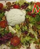 Ensalada con helado de roquefor y vinagreta de nueces 