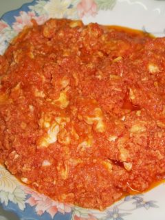 Una foto de Revuelto de huevos y tomates murciano