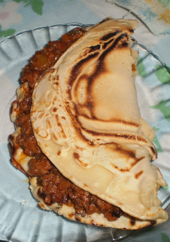Una foto de Crêpes rellenos de carne picada mixta o de pollo