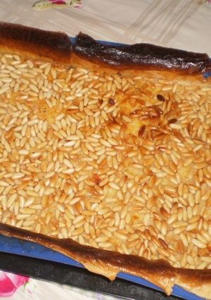 Una foto de Empanada de arroz con piñones al horno