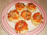 Tomaccias con embutido y queso 