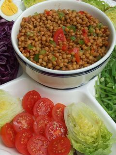 Una foto de Ensalada festiva con vinagreta de lentejas