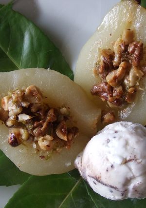 Una foto de Peras gratinadas con frutos secos y canela