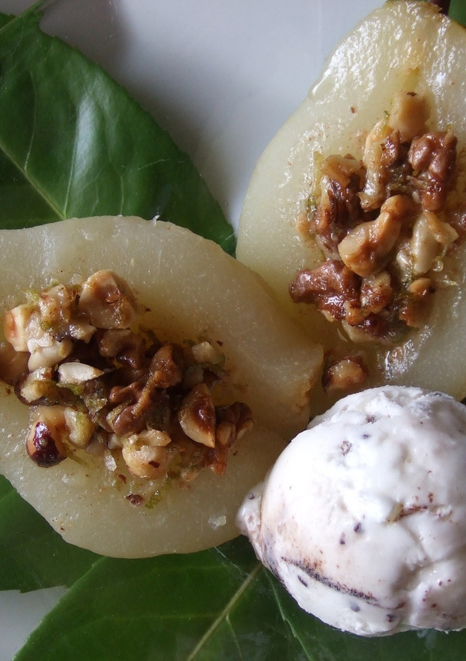Una foto de Peras gratinadas con frutos secos y canela