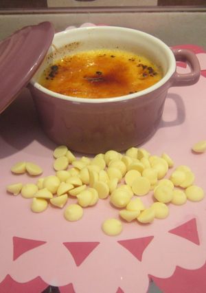 Una foto de Crème brûlée de chocolate blanco