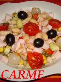 Una foto de Ensalada de alubias con verduras