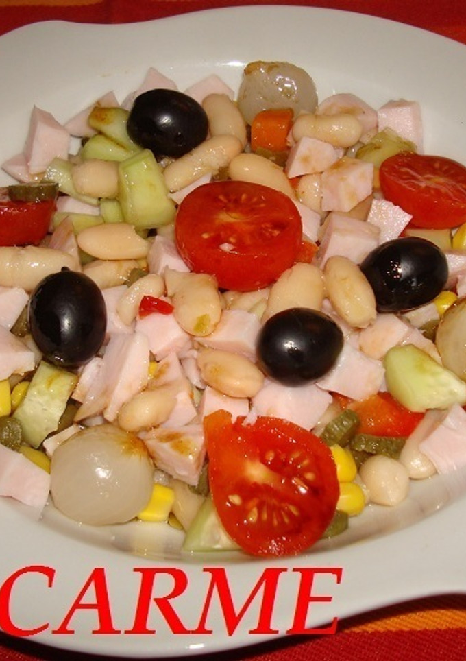 Una foto de Ensalada de alubias con verduras