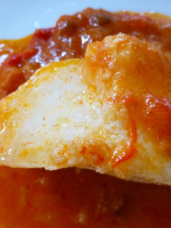 Una foto de Bacalao con tomate y pimientos