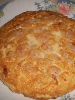 Una foto de Tortilla de gambas al ajillo