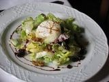 Ensalada de Queso de Cabra con avellanas, pasas y nueces