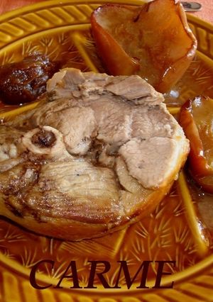 Una foto de Pierna de cordero asada con manzanas