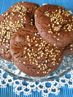 Una foto de Galletas de chocolate y sésamo
