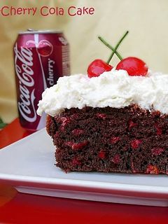 Una foto de Chocolate cherry cola cake