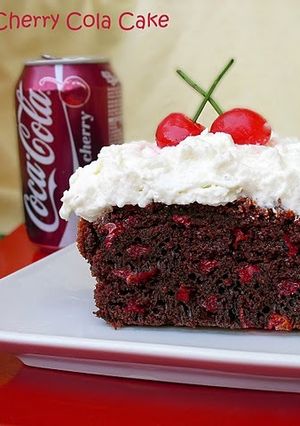 Una foto de Chocolate cherry cola cake