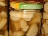Ajos agridulces en conserva (Süss-sauer eingelegter Knoblauch)
