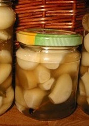 Una foto de Ajos agridulces en conserva (Süss-sauer eingelegter Knoblauch)
