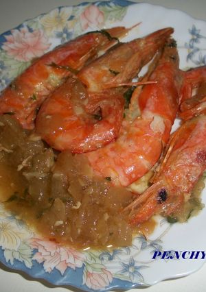Una foto de Langostinos al ajo verde