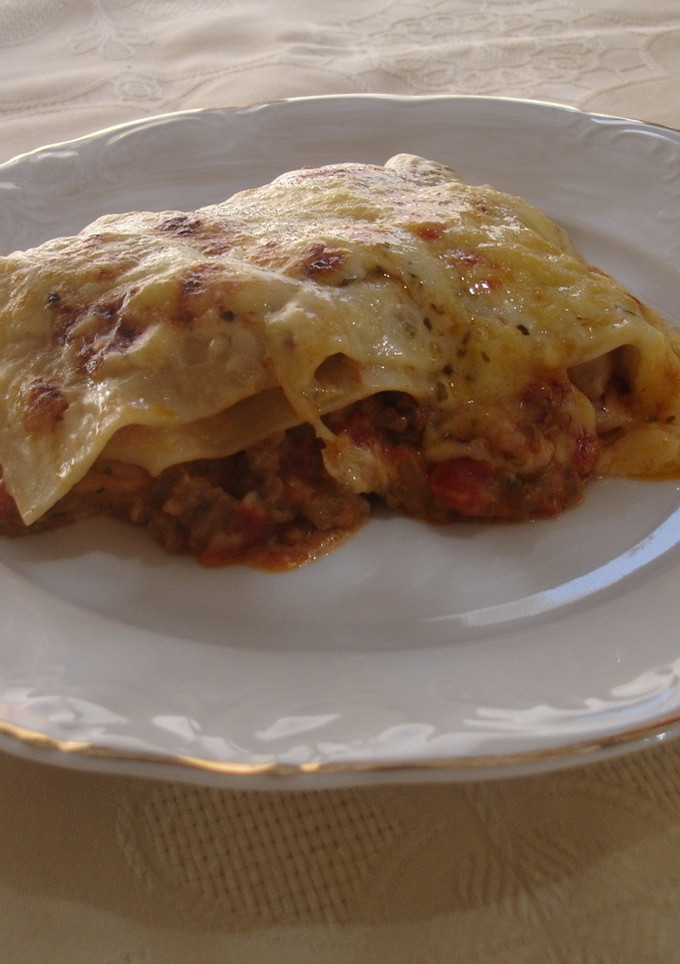 Una foto de Lasaña de ternera picada y bechamel