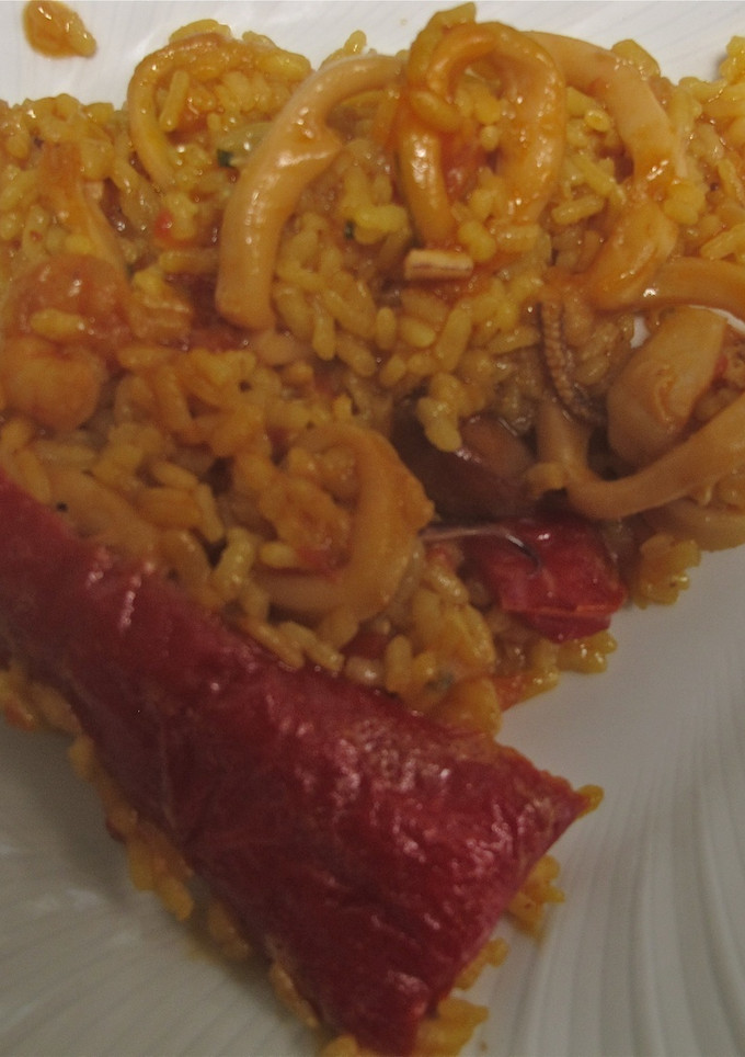 Una foto de Arroz con calamares y pimientos