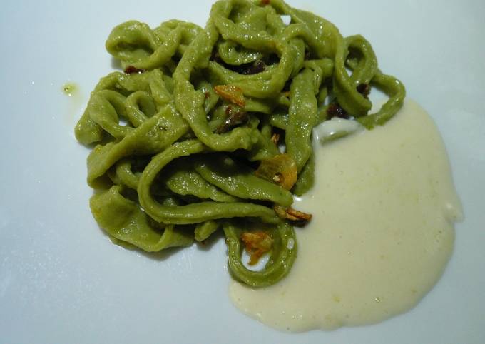 Foto principal de Pasta de espaguetis verde

