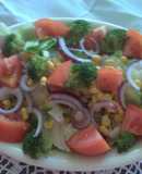 Ensalada de lechuga con brócoli y elote