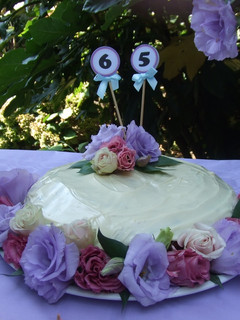 Una foto de Torta 65 cumpleaños