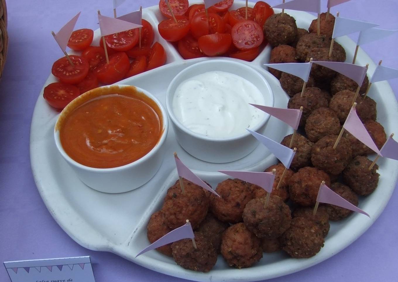 Albondiguitas con dos salsas<br />