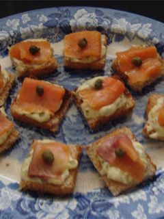 Una foto de Tostaditas de salmón ahumado