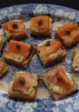 Una foto de Tostaditas de salmón ahumado