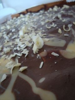 Una foto de Tarta de chocolate y galletas para cumpleaños