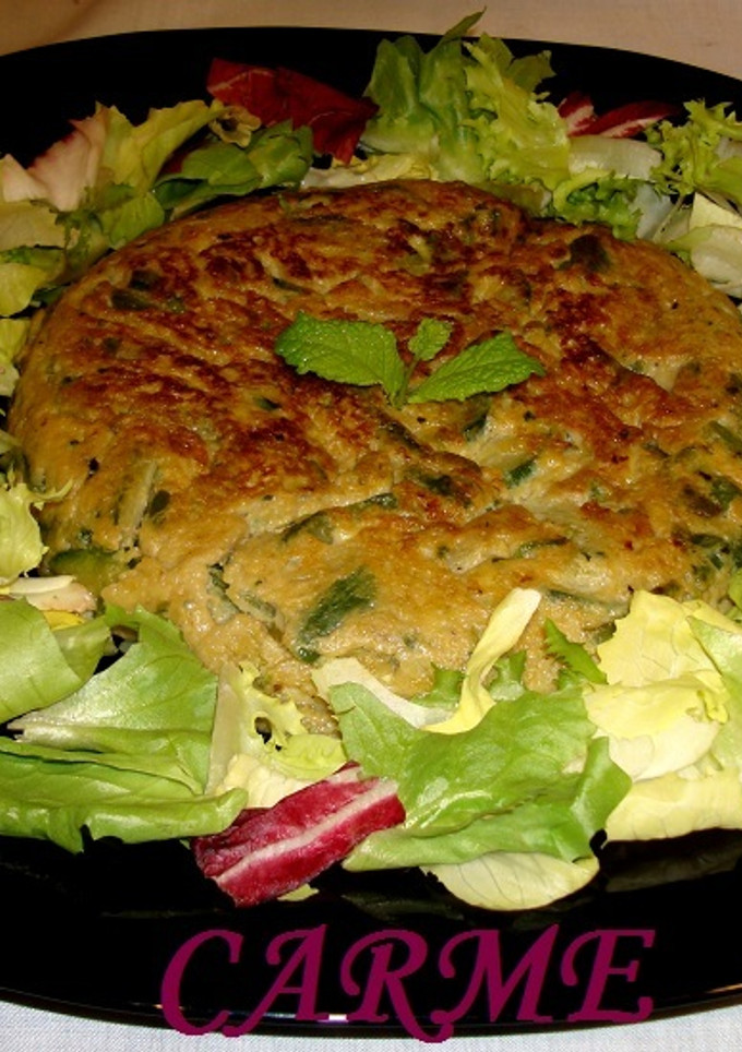 Una foto de Tortilla de calabacín y espárragos