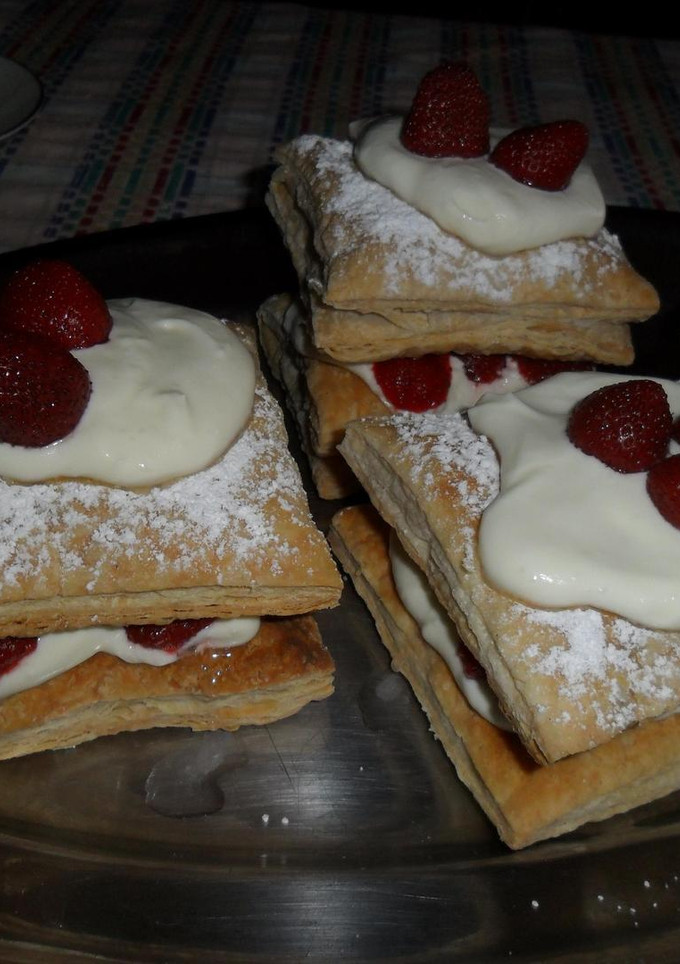 Una foto de Delicia hojaldrada de fresas