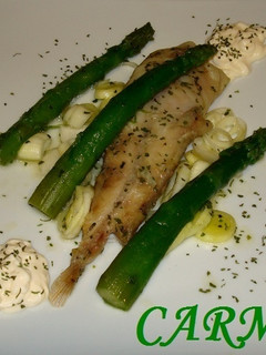 Una foto de Rape con verduras en papillotte