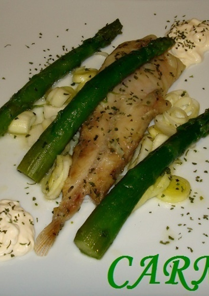Una foto de Rape con verduras en papillotte