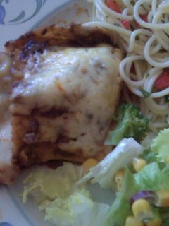 Una foto de Crepas con mole poblano