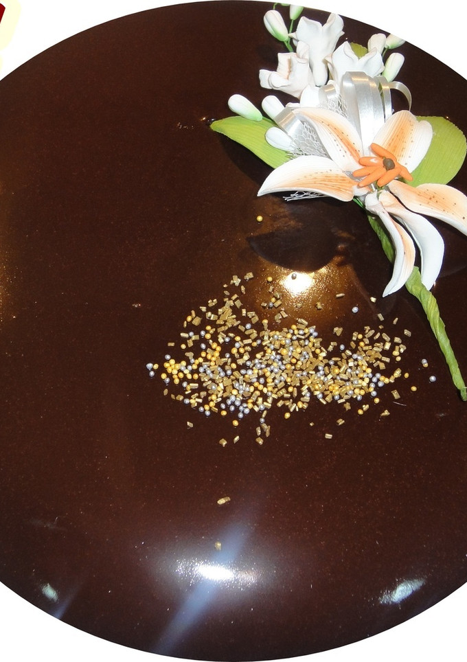 Una foto de Cobertura de chocolate brillante para tartas
