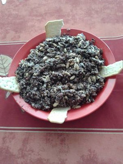 Una foto de Revuelto de morcilla con pasas y piñones