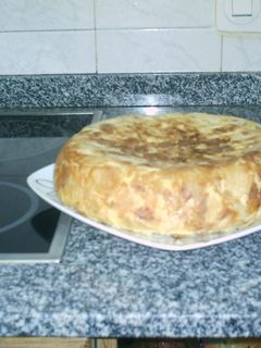 Una foto de Tortilla de patata con salchichas