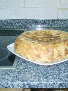 Una foto de Tortilla de patata con salchichas