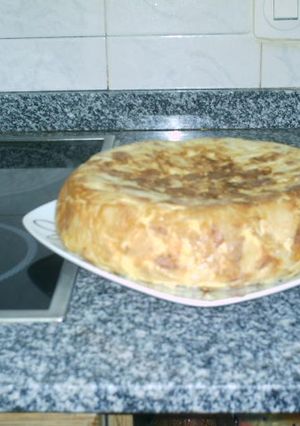 Una foto de Tortilla de patata con salchichas 