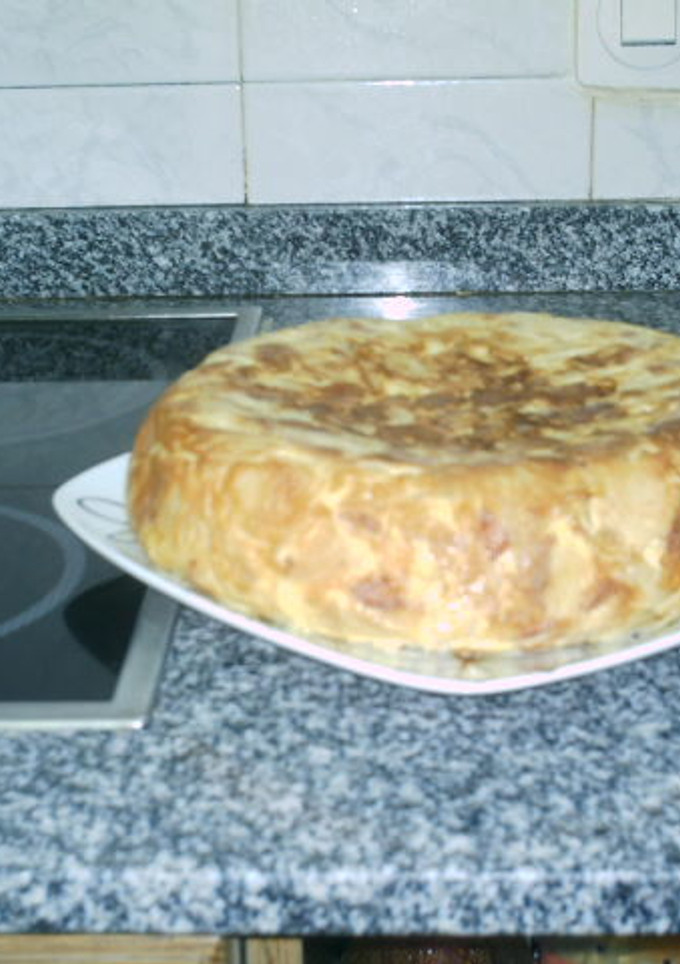 Una foto de Tortilla de patata con salchichas 