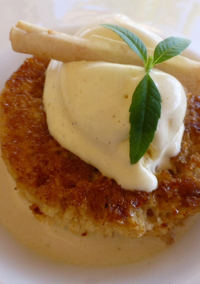 Una foto de Torrija con helado