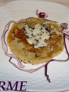 Una foto de Tortilla de queso y caviar