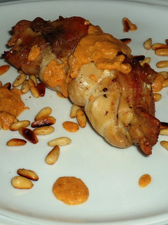 Una foto de Jamoncitos de pollo rellenos en salsa